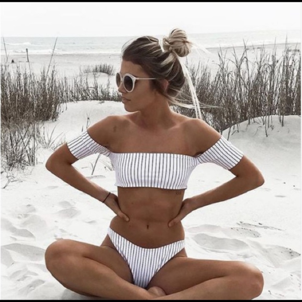 NWOT! Striped strapless off shoulder bikini